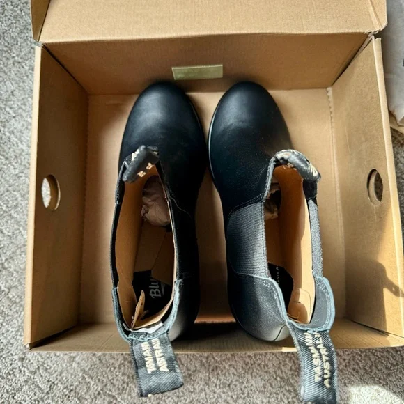 Blundstone High Heeled Boots. New in box. - Picture 4 of 5